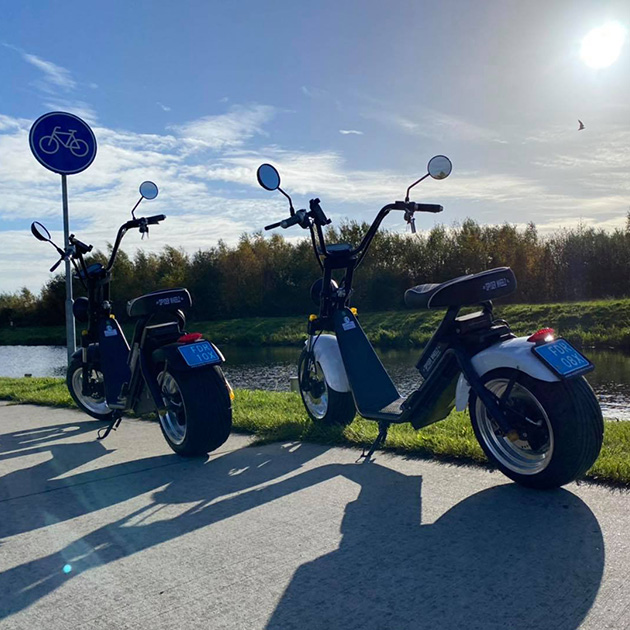 foto elektrische scooter in de Drentse natuur