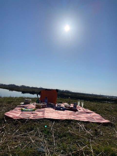 sfeerfoto picknick tijdens bargerveen scooter rit 4